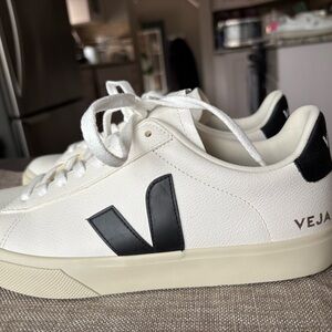 Veja Campo Black and White Sneakers W11/M9